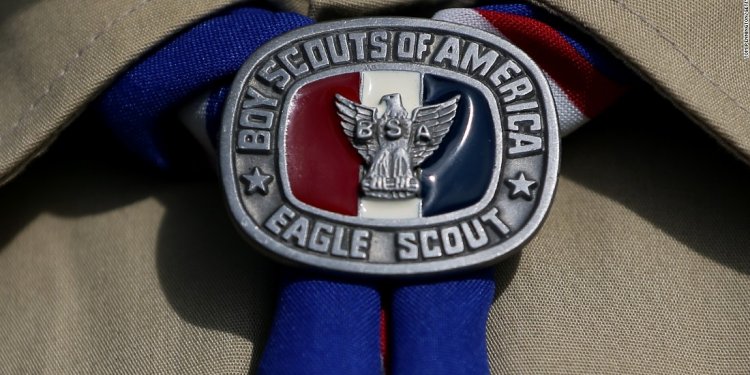 Bear attacks Boy Scout leader