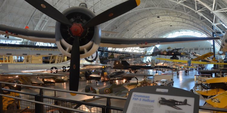 Steven F. Udvar-Hazy Center: Grumman F6F-3 Hellcat