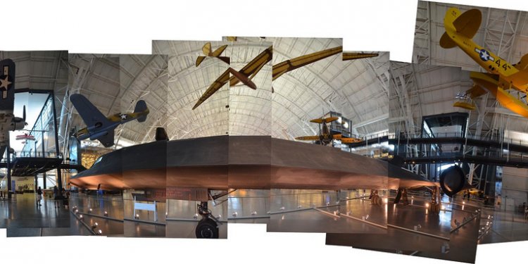 Steven F. Udvar-Hazy Center: Photomontage of SR-71 on the port side