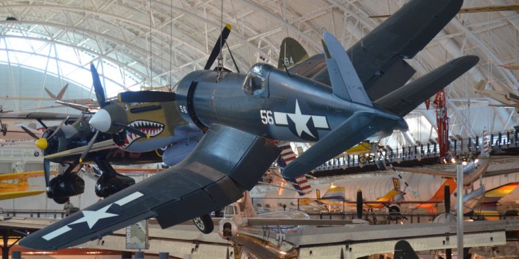 Steven F. Udvar-Hazy Center: Vought F4U-1D Corsair, with P-40 Warhawk and SR-71 Blackbird in background